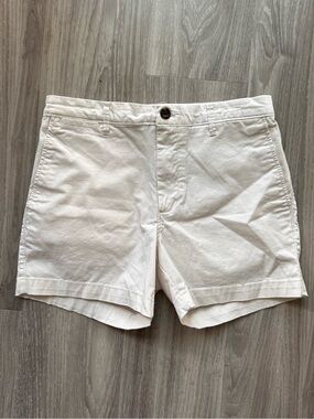 5" Short | Classic Cotton Chino Shorts in Cream / White (29" Waist)